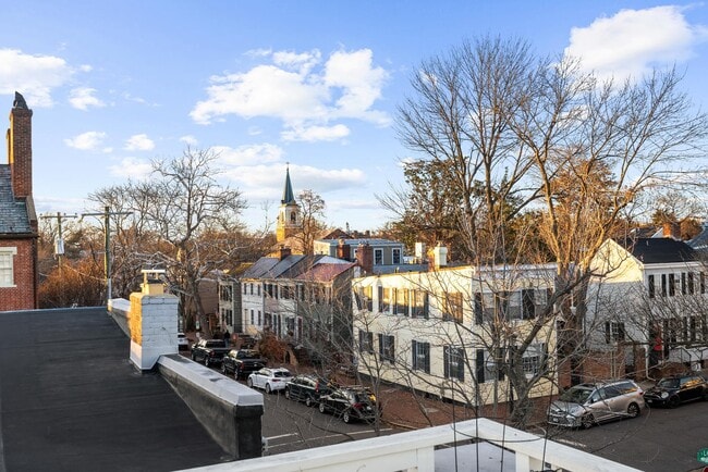 Building Photo - 400 S Lee St