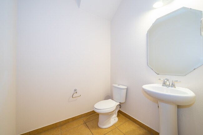 Building Photo - 10132 Eagle Creek Center Blvd