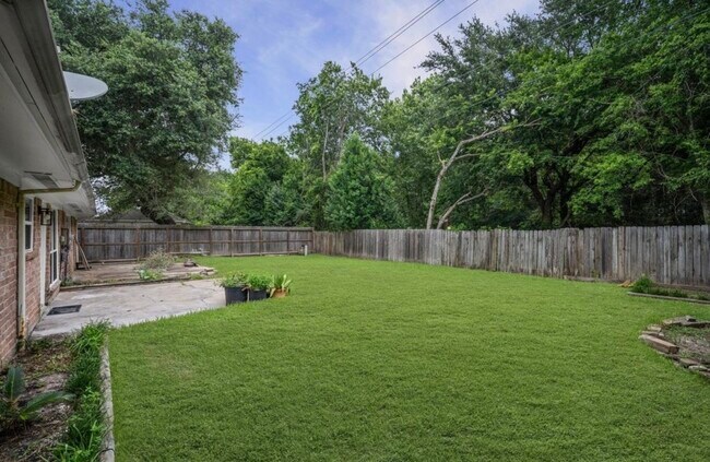 Building Photo - 10935 Silkwood Dr