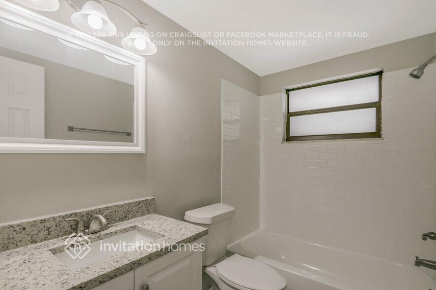 Building Photo - 16033 Villa Dr