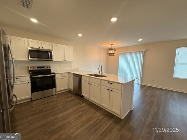 Building Photo - 148 Flowering Cherry St