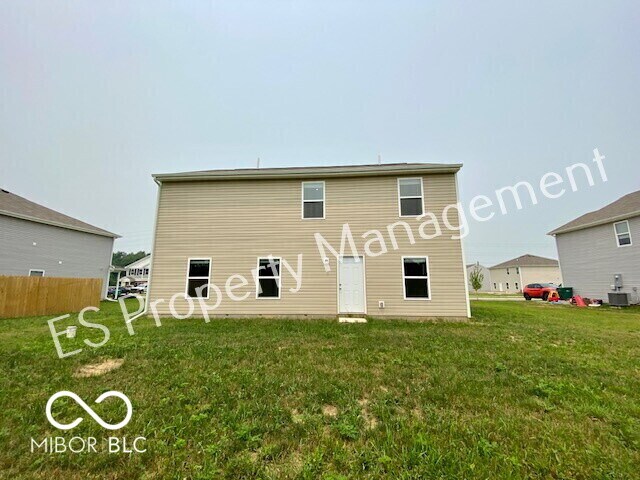 Building Photo - 2913 W Kings Cyn Dr