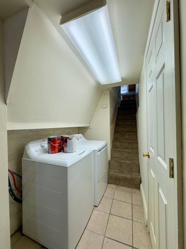 Building Photo - Large Four Bedroom Townhome in Pigtown