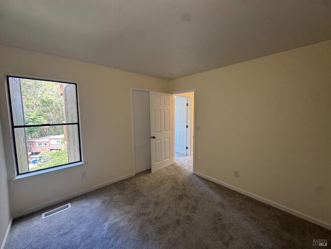 Building Photo - 28 Arana Cir