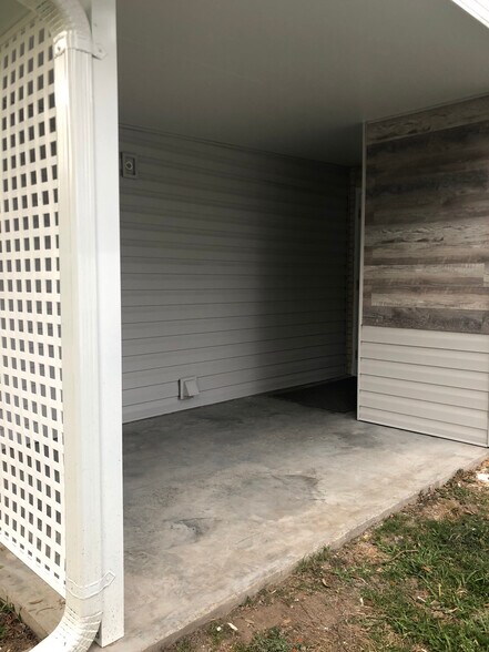 Building Photo - 2020 Lee Dr