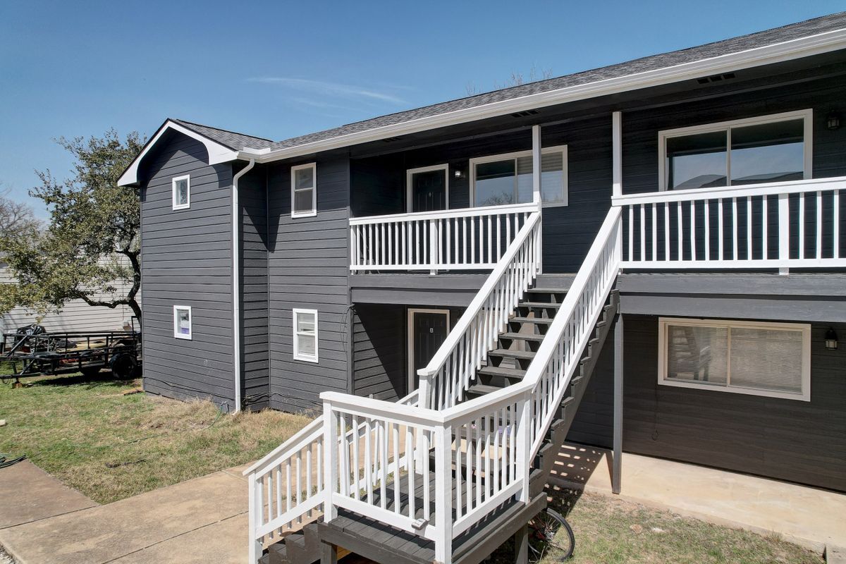 Building Photo - 450 Shady Bluff Dr