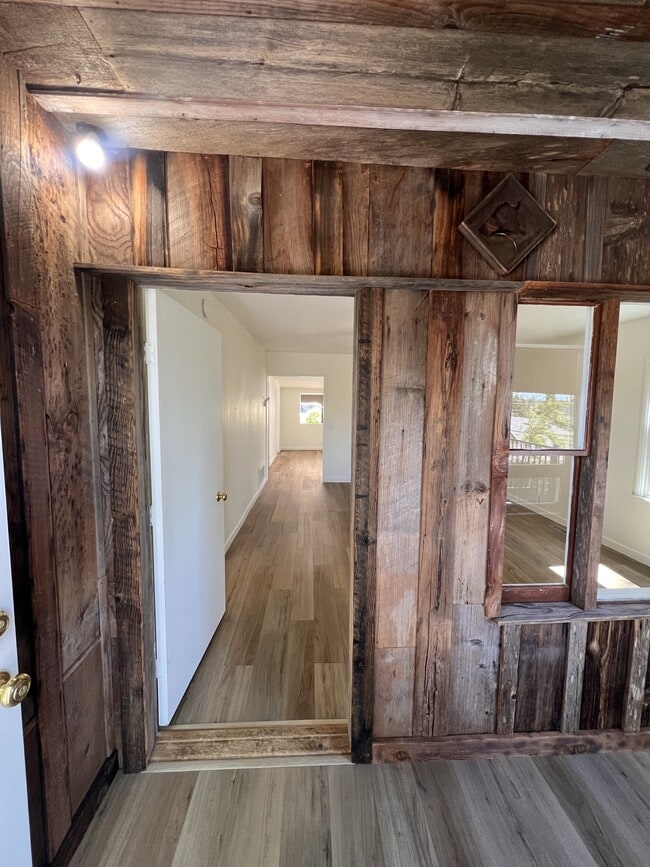 Building Photo - 503 1/2 S Auburn St