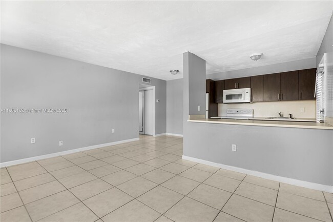 Building Photo - 2040 NE 170th St