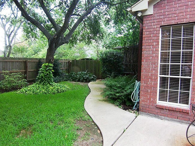 Building Photo - 18075 Partridge Green Dr