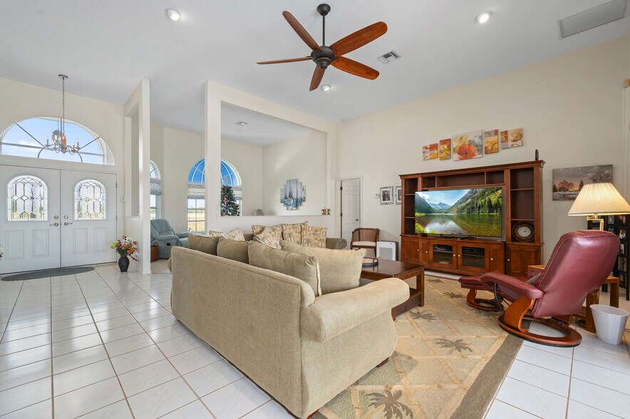 Building Photo - 12879 SW Kings Row