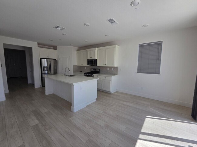 Building Photo - 2-Story 4Bx3.5B House Near Sky River Casino Available Now!!