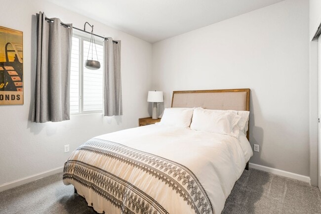 Building Photo - New Executive Furnished -Three bedroom, two bathroom new build home in Longmont fully furnished F...
