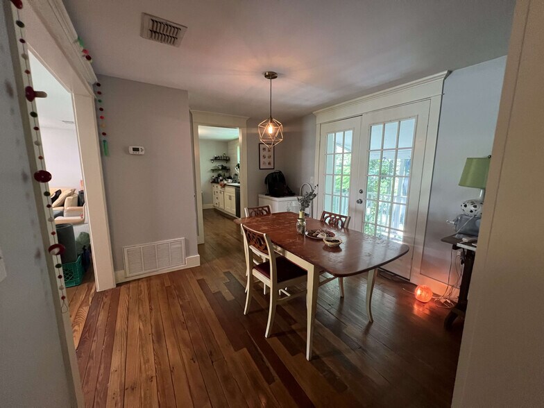 Building Photo - 1148 Lott Ave