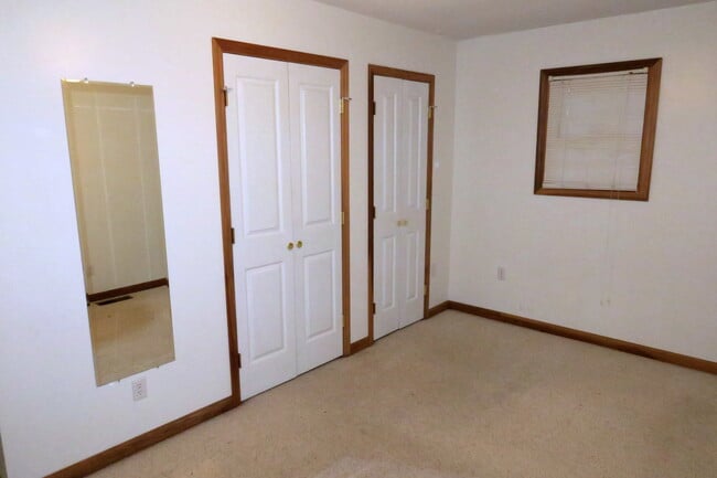 Building Photo - 13 Ems D9 Ln