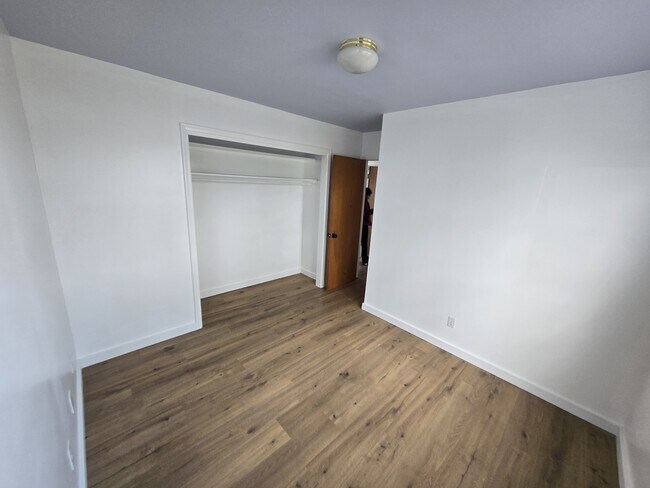 Building Photo - 11 Ball Ln