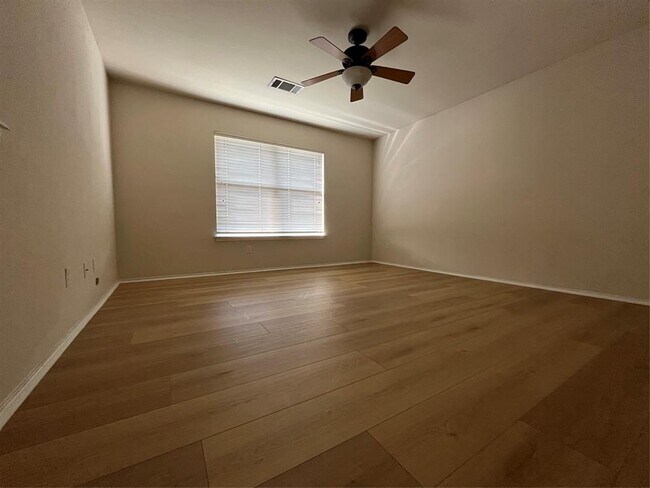 Building Photo - 2321 Clover Ridge Dr