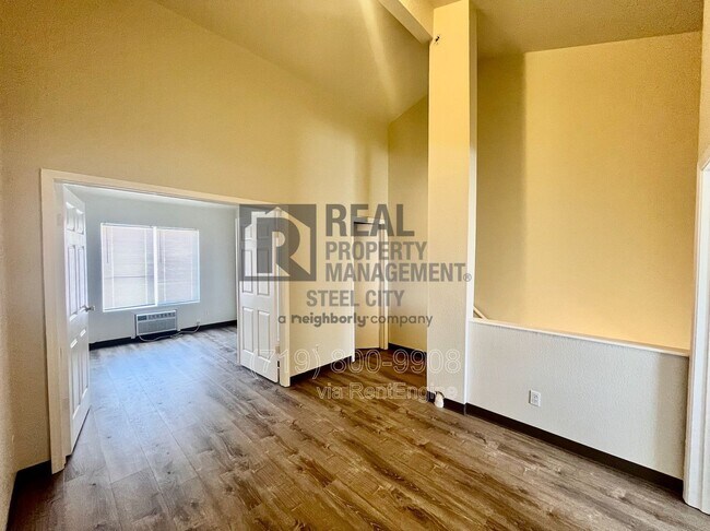 Building Photo - 1715 Oakshire Ln