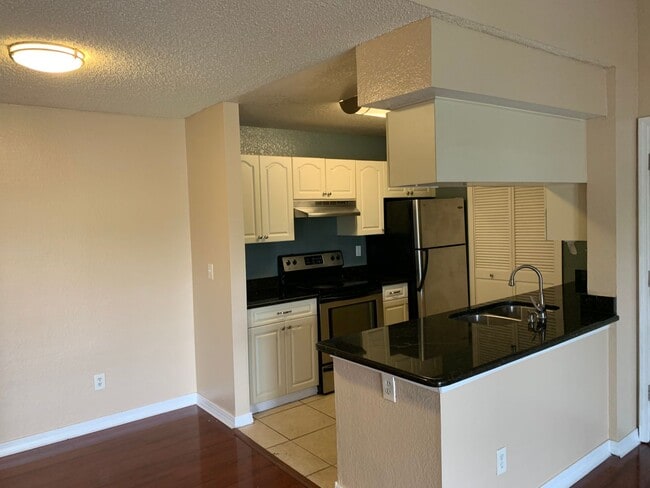 Building Photo - 2550 N Alafaya Trail