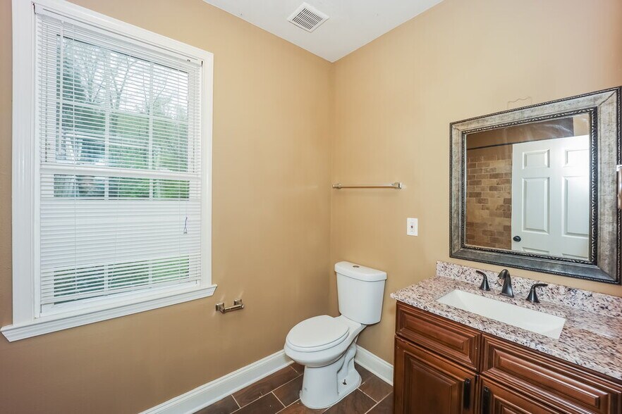 Building Photo - 395 Magmar Ln