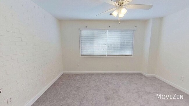 Building Photo - 1336 Green Oaks Ln