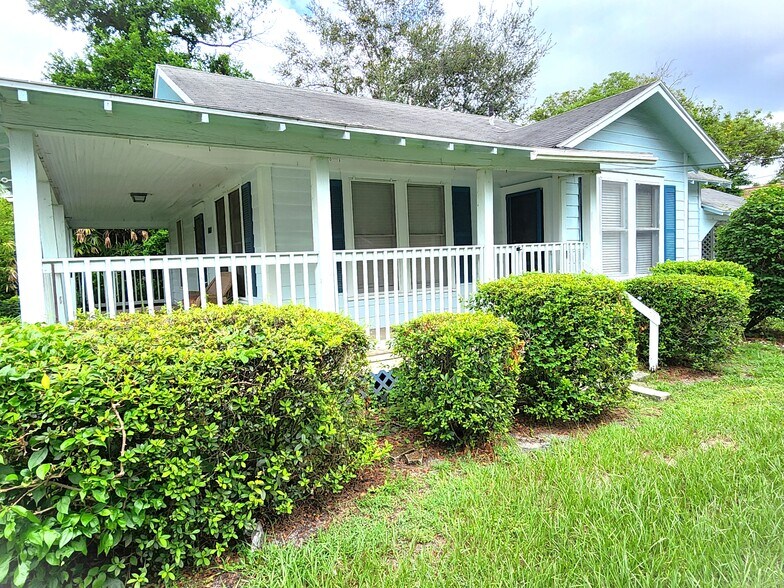 Building Photo - 1001 N Fern Creek Ave