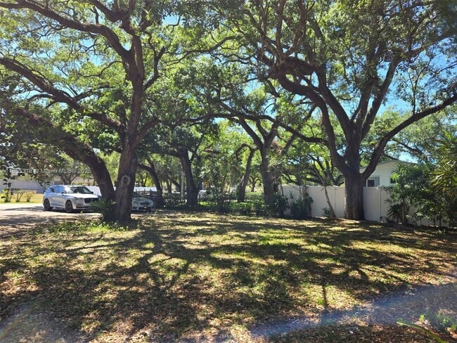 Building Photo - 4101 SW 54th Ct