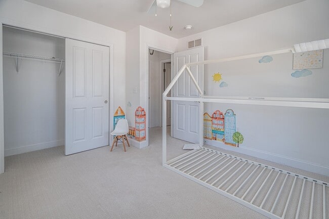 Building Photo - 5 Lowther Pl