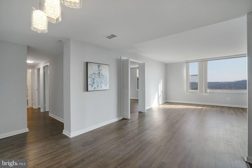 Building Photo - 4600 Duke St