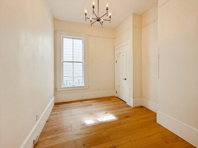 Building Photo - Top-Floor, Remodeled 5BR/2.5BA Victorian F...