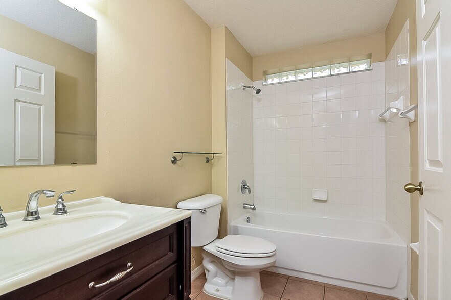 Building Photo - 6708 Summer Haven Dr