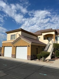 Building Photo - WINTER VACATION RENTAL - 3 Bedroom/3 Bath Condo