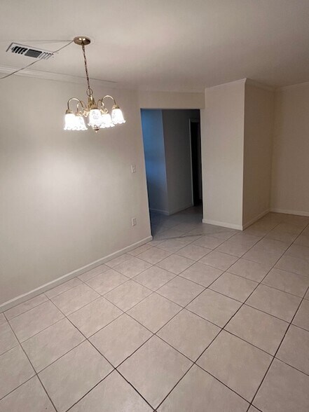 Building Photo - 3504 Beneva Rd