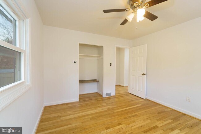 Building Photo - 4400 Garrett Park Rd