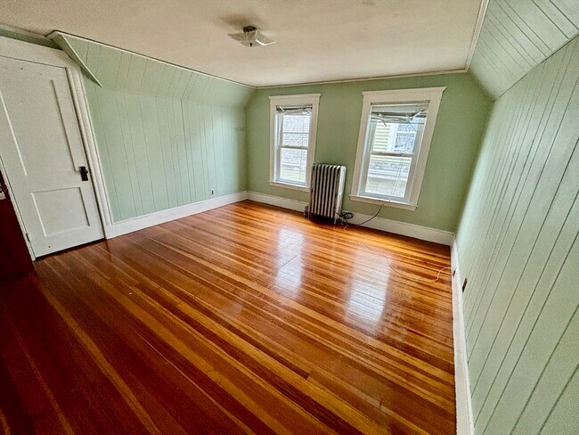 Building Photo - 19 Forest Ave