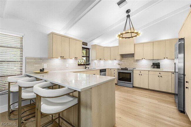 Building Photo - 663 110th Ave N