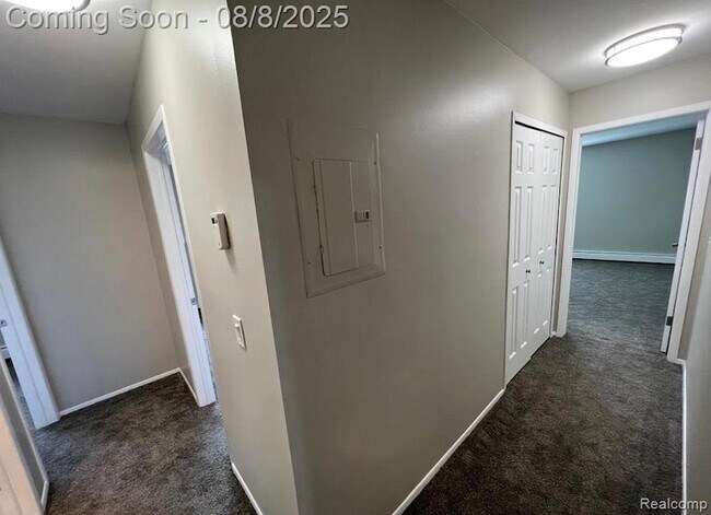 Building Photo - 2445 Torquay Ave