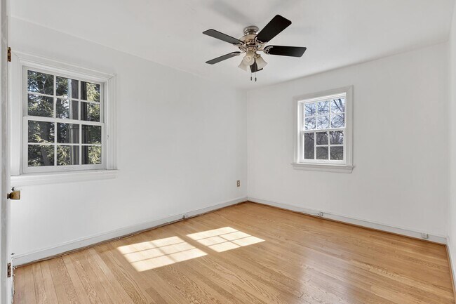 Building Photo - 1529 N Kenilworth St