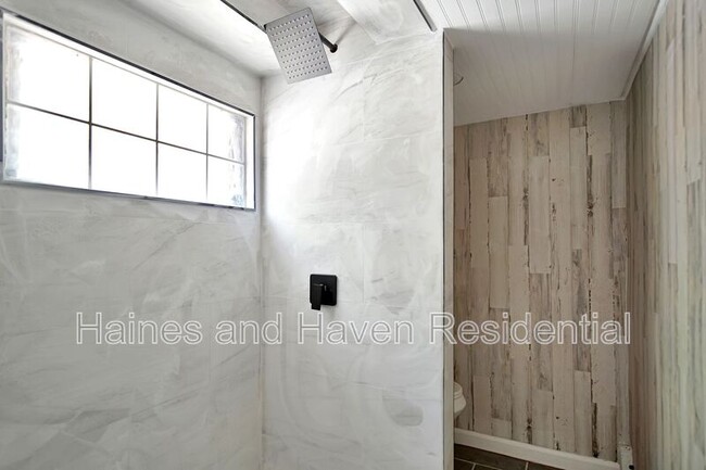 Building Photo - 658 Avenue B NW