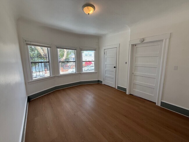 Building Photo - Lake Merrit Rental