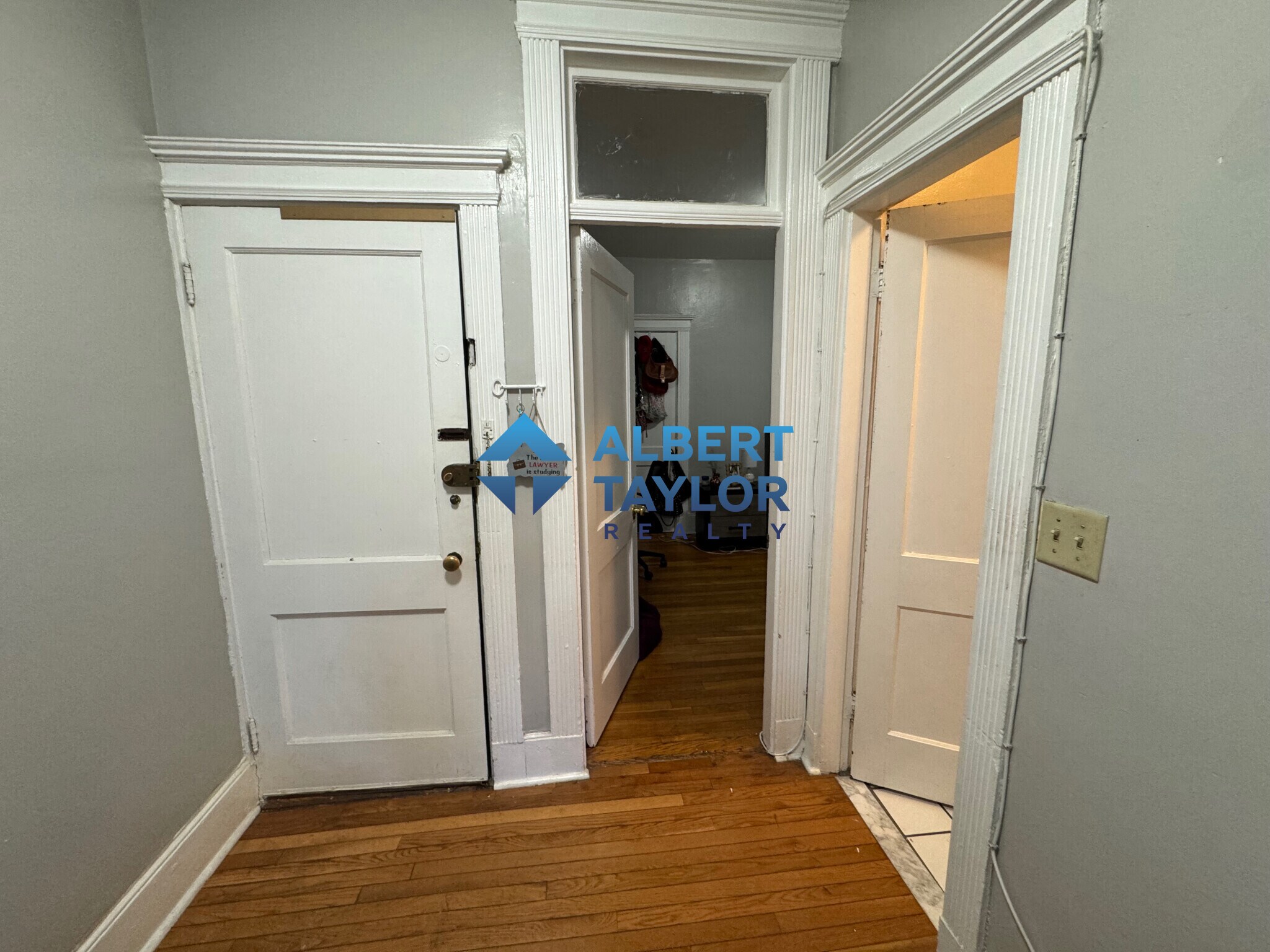 Building Photo - 466 Park Dr