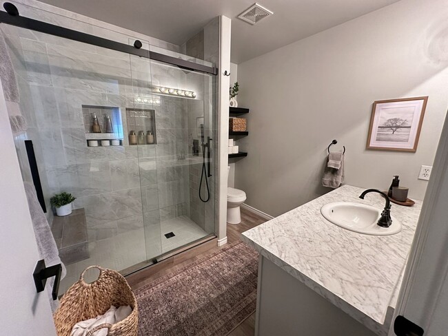 Building Photo - Beautiful 3/2 Home With Backyard Oasis!