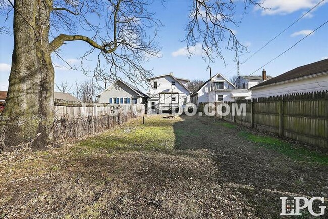 Building Photo - 1434 Kedron St