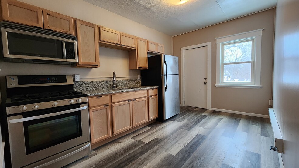 Building Photo - 415 23rd Ave N