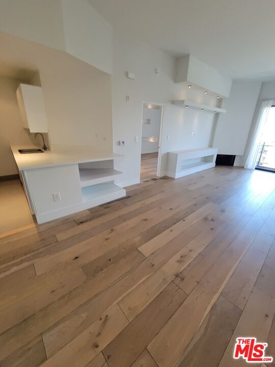 Building Photo - 8811 Burton Way