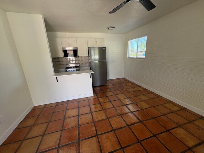 Building Photo - 817 S Melody Ln