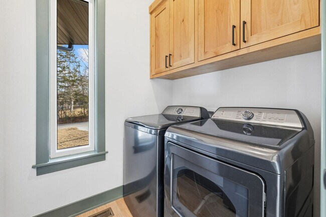 Building Photo - 8691 Rambo North Rd