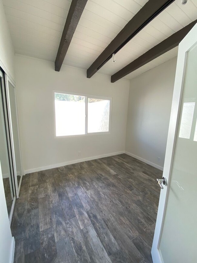 Building Photo - 4 bed, 2 1/2 bath home in the Racquet Club...