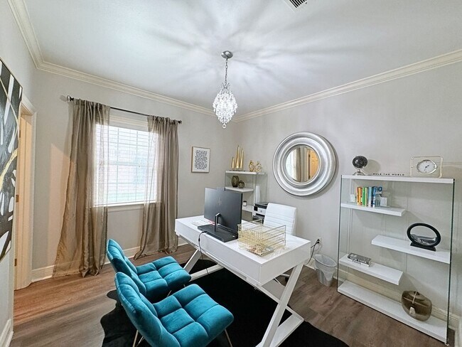 Building Photo - Beautiful Furnished home off Perkins Rd.