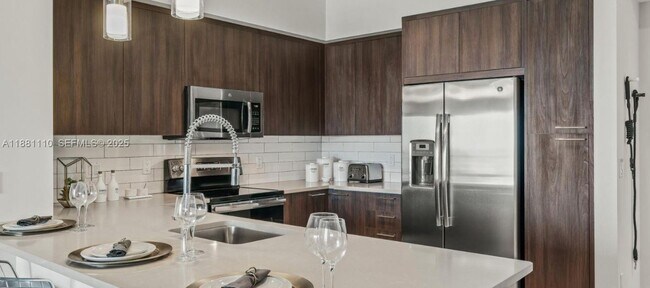 Building Photo - 591 Evernia St