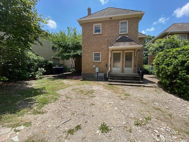 Building Photo - 245 E Lullwood Ave